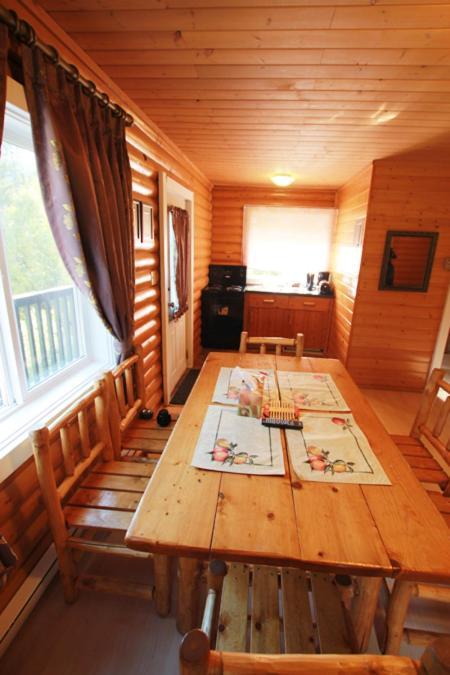 Mt. Revelstoke Alpine Chalets Eksteriør billede