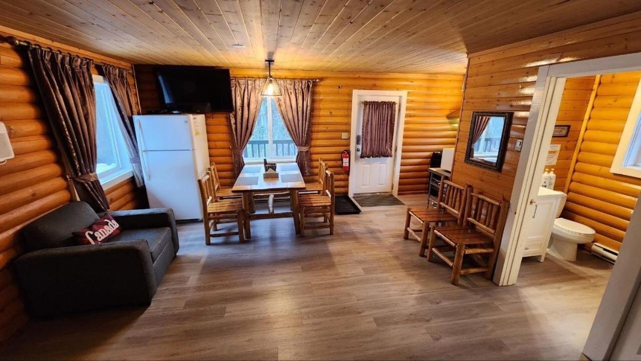 Mt. Revelstoke Alpine Chalets Eksteriør billede