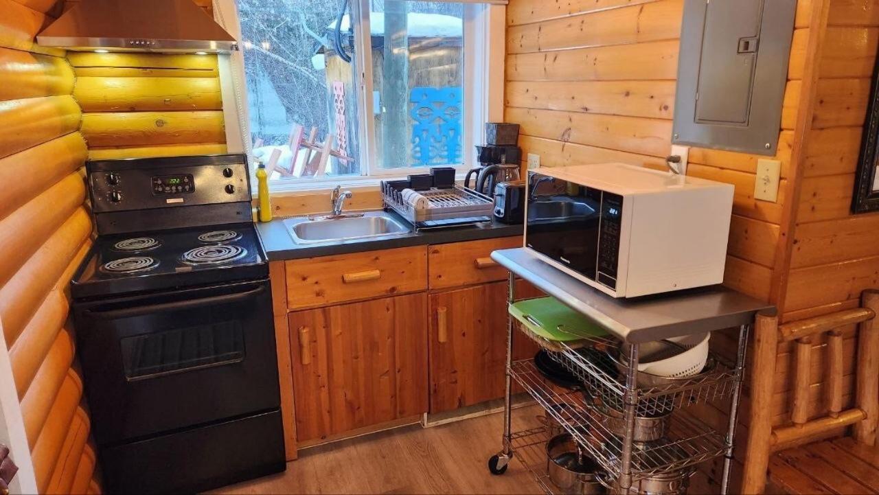 Mt. Revelstoke Alpine Chalets Eksteriør billede