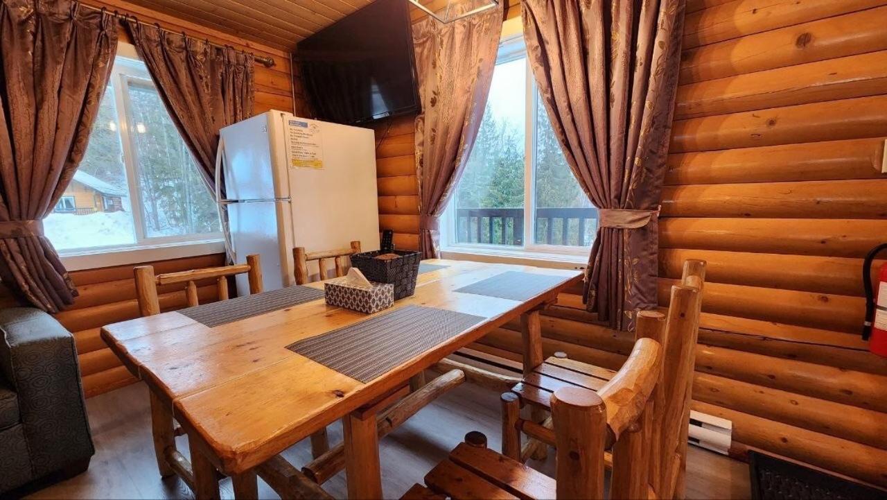 Mt. Revelstoke Alpine Chalets Eksteriør billede