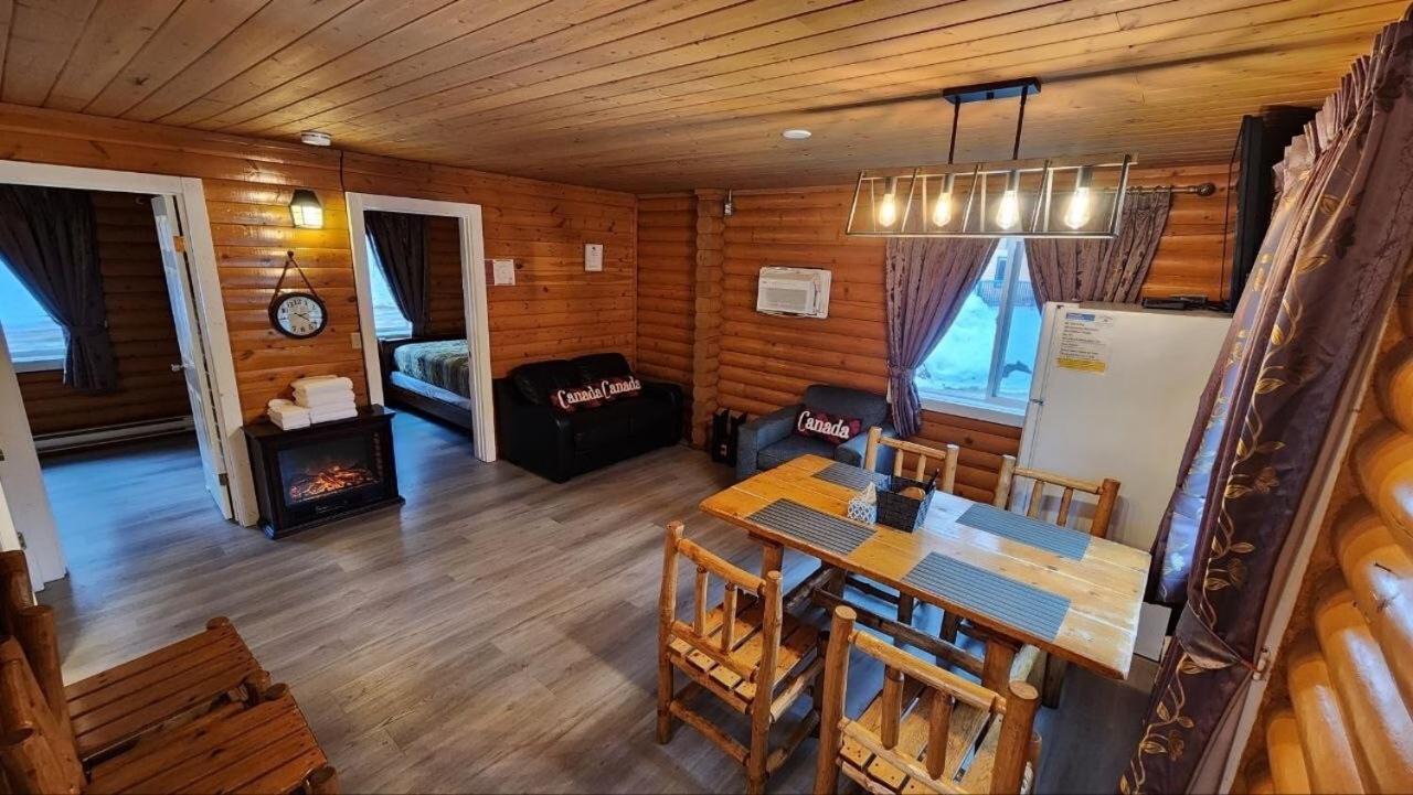 Mt. Revelstoke Alpine Chalets Eksteriør billede