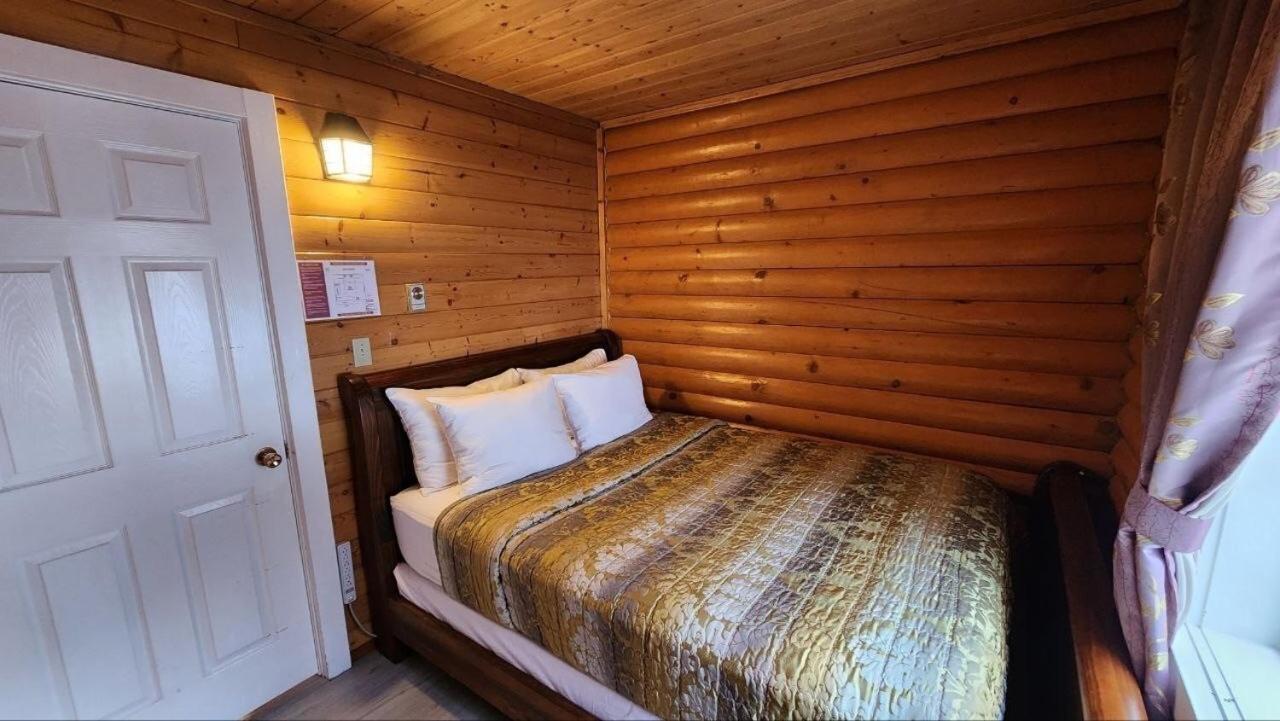 Mt. Revelstoke Alpine Chalets Eksteriør billede