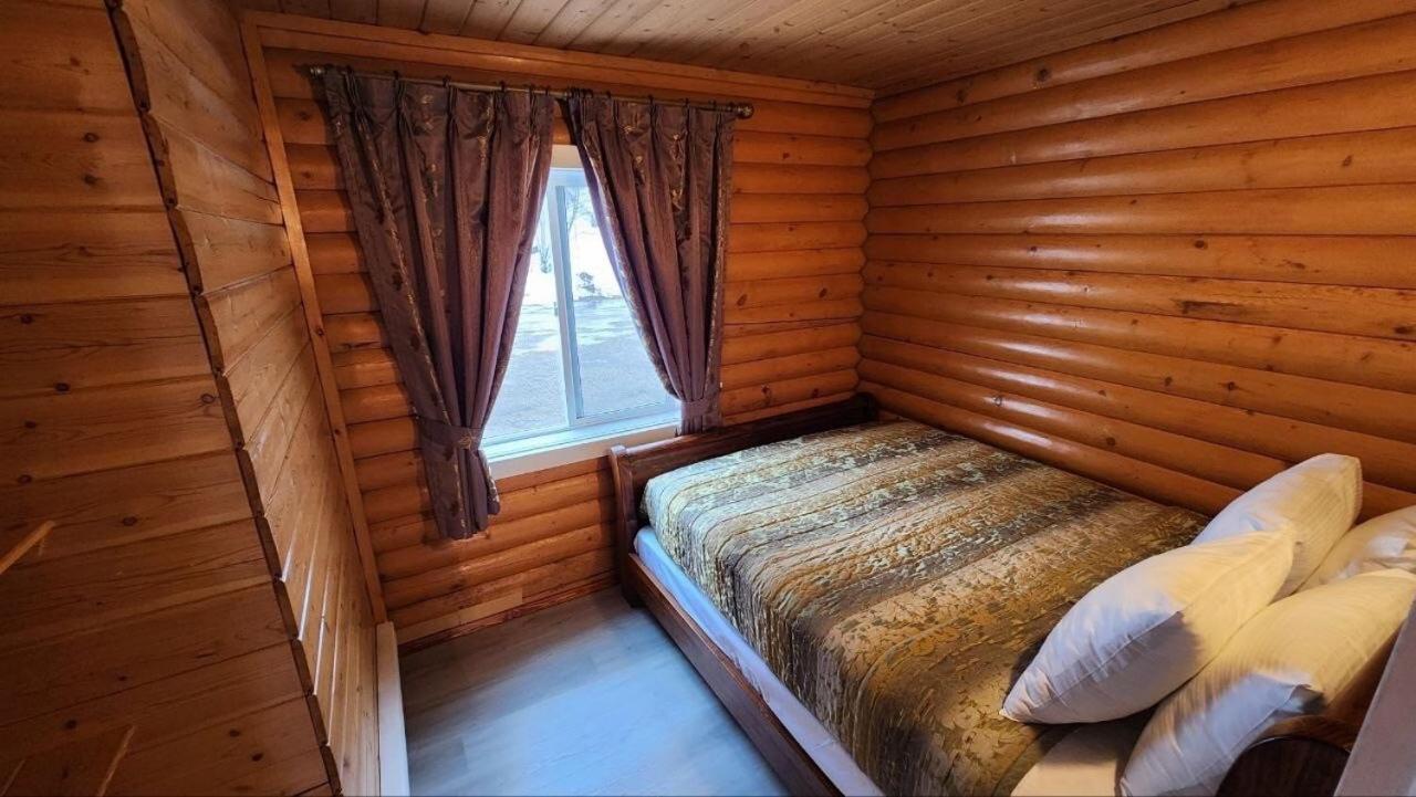 Mt. Revelstoke Alpine Chalets Eksteriør billede