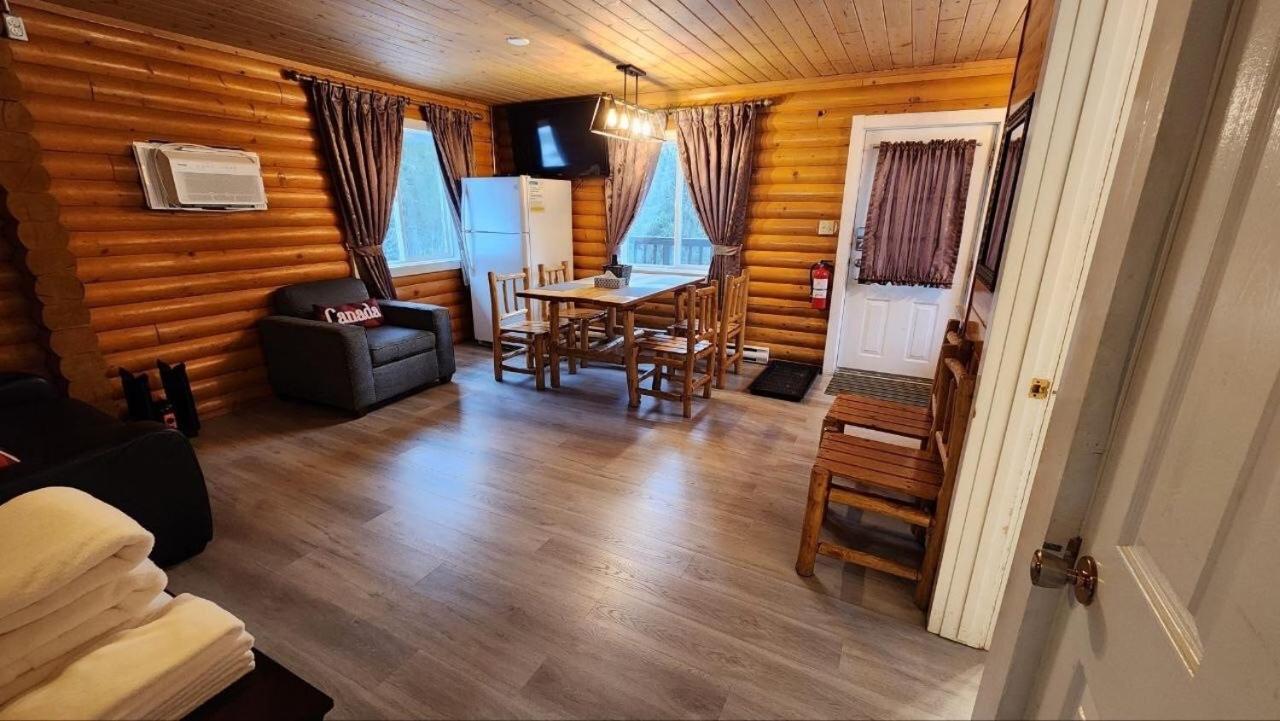 Mt. Revelstoke Alpine Chalets Eksteriør billede