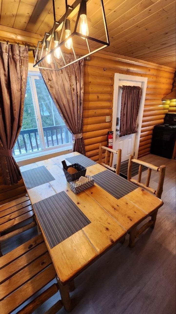 Mt. Revelstoke Alpine Chalets Eksteriør billede