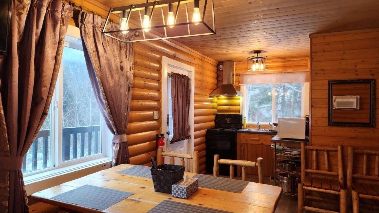 Mt. Revelstoke Alpine Chalets Eksteriør billede