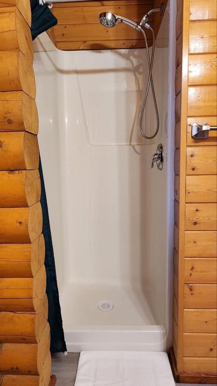 Mt. Revelstoke Alpine Chalets Eksteriør billede