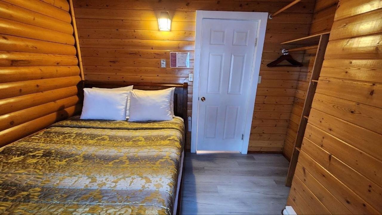 Mt. Revelstoke Alpine Chalets Eksteriør billede
