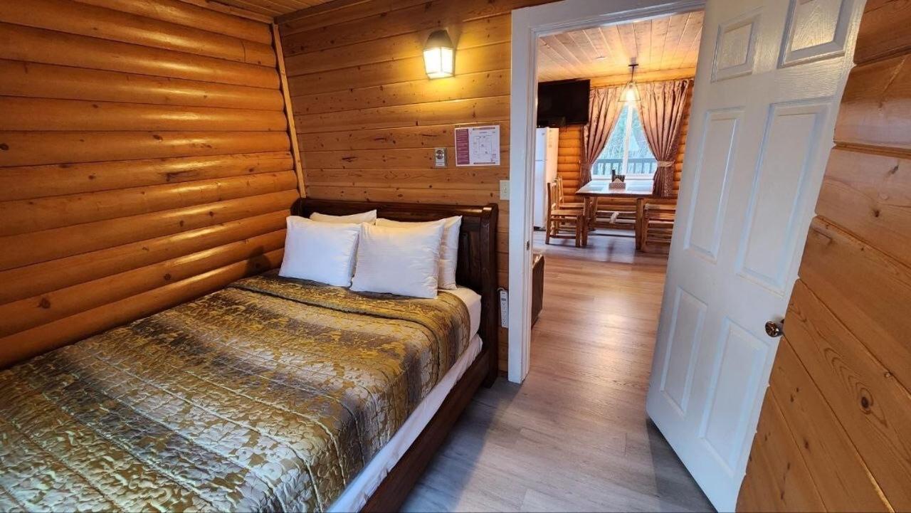 Mt. Revelstoke Alpine Chalets Eksteriør billede